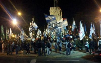 Organizaciones Sociales homenajearon a Hugo Ch�vez en el Monumento a San Mart�n