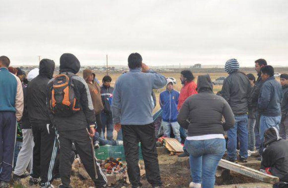 Vecinos aseguran que no dejar�n los terrenos usurpados