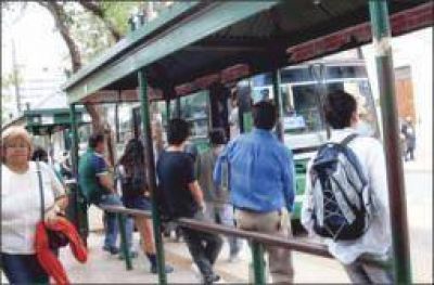 Afirman que los escolares viajan inseguros en las unidades del transporte urbano de Posadas