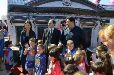 Closs contin�a inaugurando escuelas, ahora dos en Alem