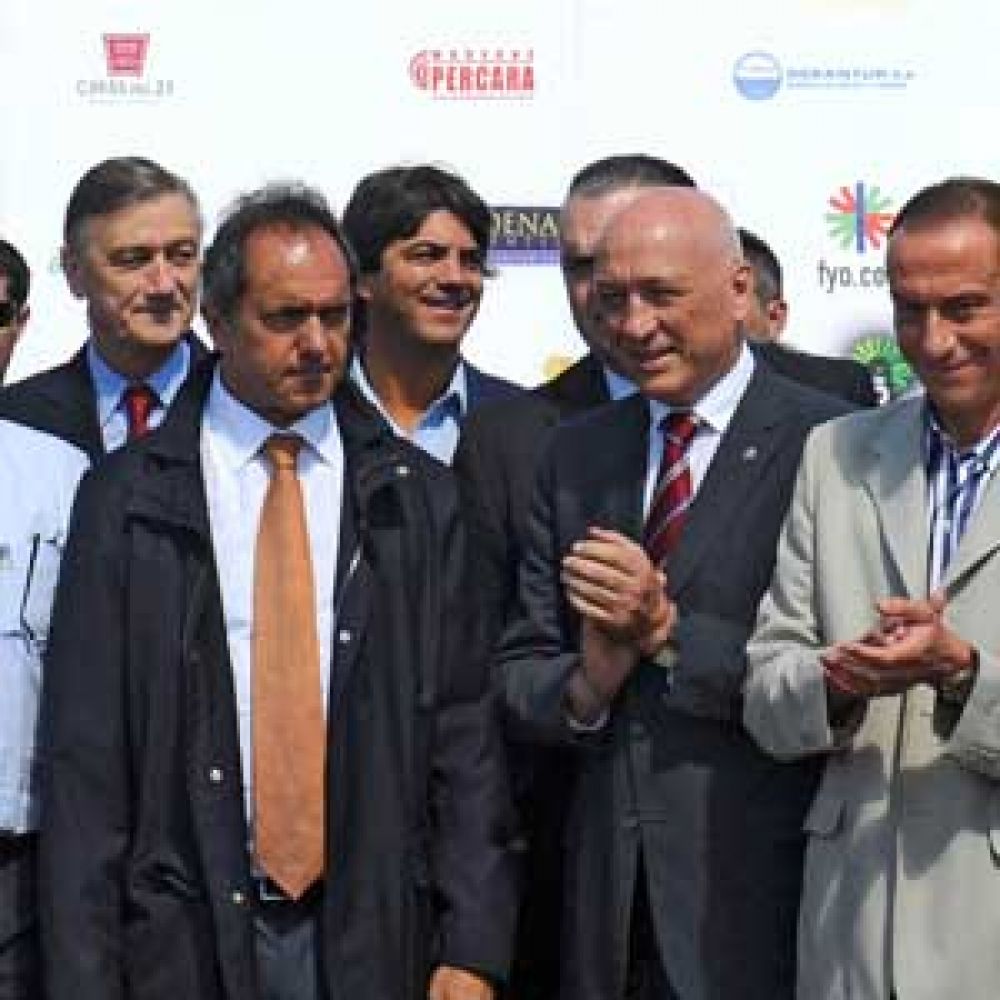 Scioli se aleja del kirchnerismo y se muestra junto a la oposici�n