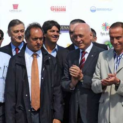 Scioli se aleja del kirchnerismo y se muestra junto a la oposici�n