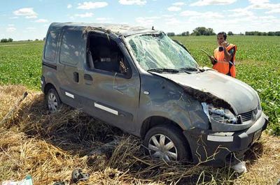 Un matrimonio volc� en la Ruta 226: una mujer ingres� al Hospital en grave estado