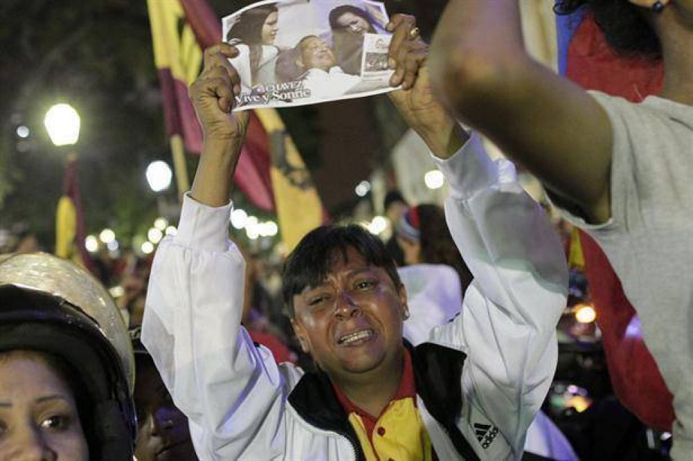 Entre el desconsuelo y la conmoci�n, los chavistas inundaron las calles