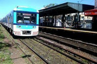Descarril� una locomotora del Sarmiento y el servicio funciona reducido