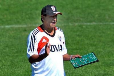 Ram�n D�az juega al misterio con el equipo que enfretar� a Col�n