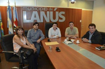 El INTENDENTE DE LAN�S, DAR�O D�AZ P�REZ SE REUNI� CON LAS AUTORIDADES DE LA COOPERADORA DEL HOSPITAL EVITA