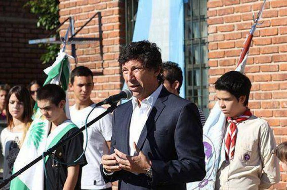 Gustavo Posse abri� el ciclo escolar del nivel secundario en San Isidro