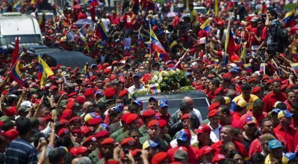 Cristina, Mujica y Evo se sumaron a la multitud que despide los restos de Ch�vez