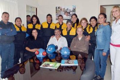 10 mujeres conducir�n camiones en yacimientos petroleros