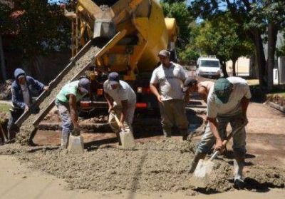 Contin�a el plan de bacheo en cinco barrios de San Mart�n