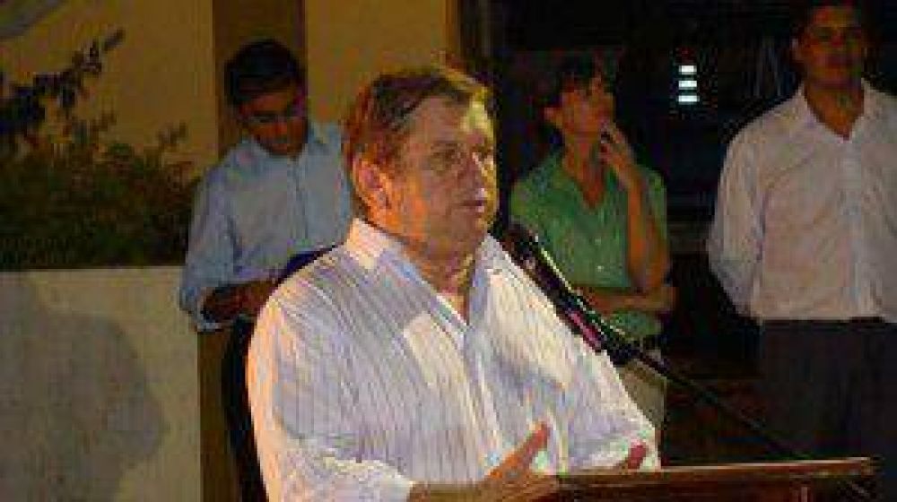 El Intendente De Vido anunci� adhesi�n al aumento salarial para municipales