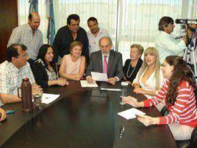 Satisfacci�n de todo el arco sindical por el aumento de salarios a los estatales