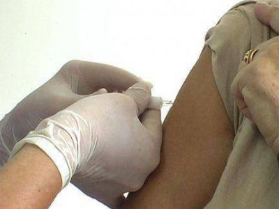 Faltan vacunas antigripales y afirman que los medicamentos suben de precio cada cuatro meses 