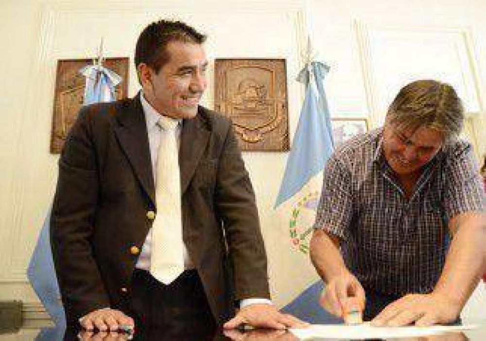 Cutral Co: oficializaron aumento para municipales 