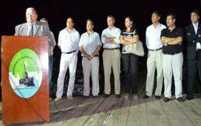 Cosentini inaugur� una red el�ctrica para 1.200 familias