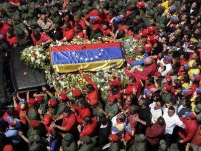 Una multitud de chavistas colm� las calles de Caracas