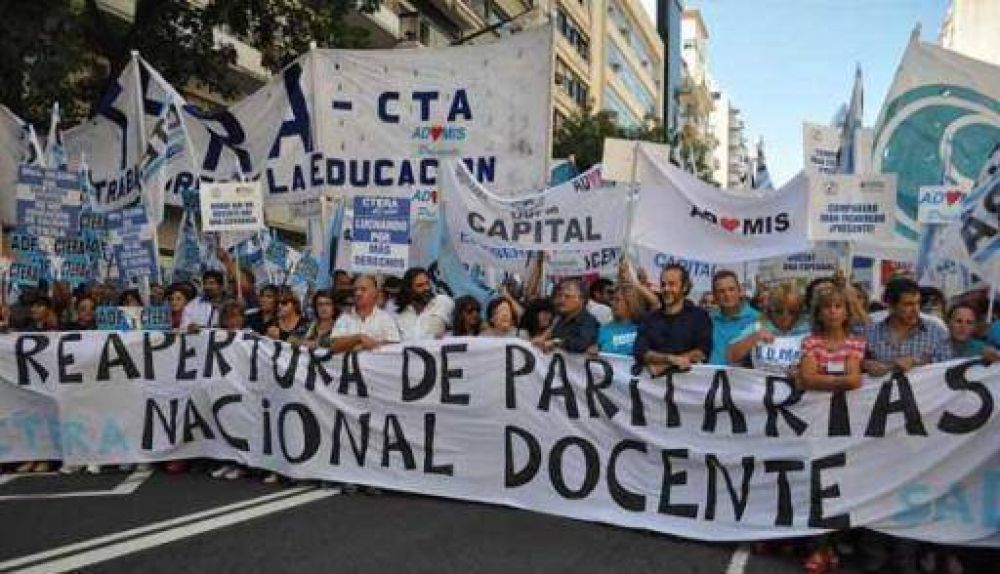 ATECa particip� de masiva movilizaci�n al Ministerio de Educaci�n de la Naci�n