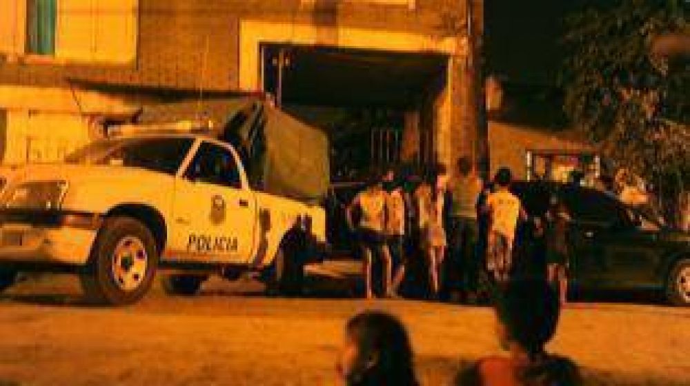 Detienen a dos mujeres polic�as por un crimen