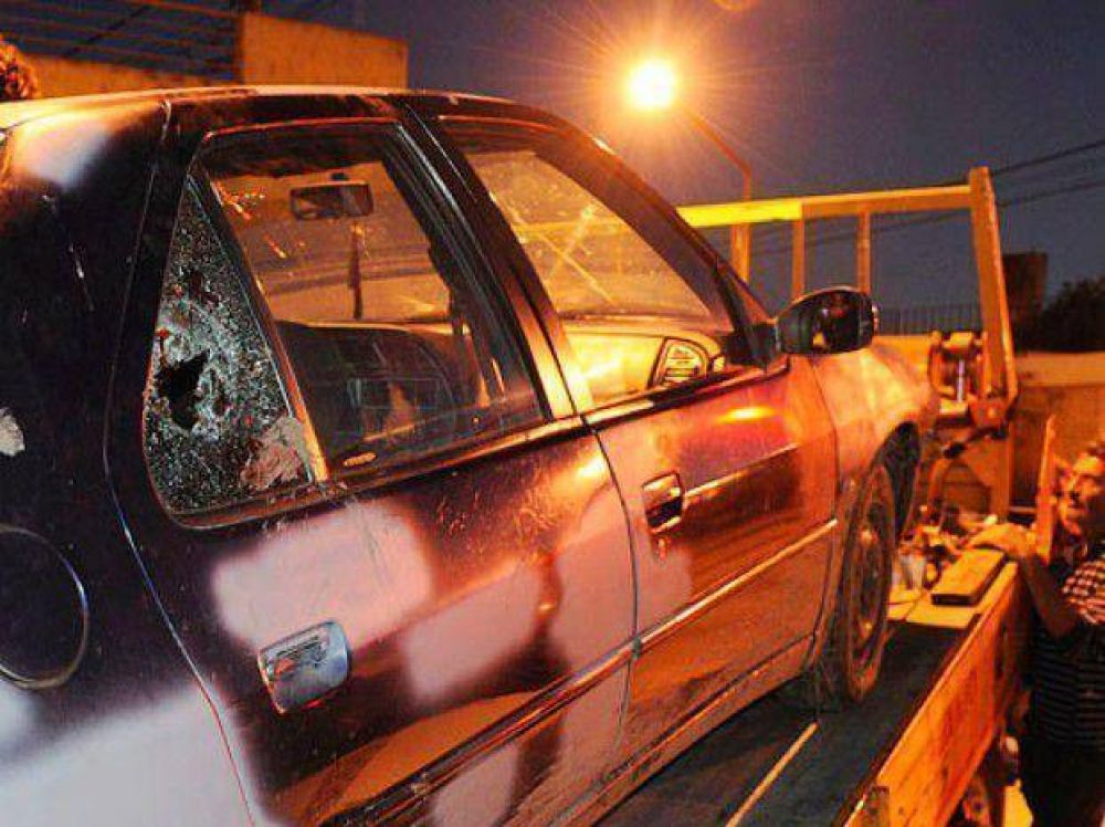 Le tiraron una piedra cuando manejaba por Circunvalaci�n y le robaron dinero