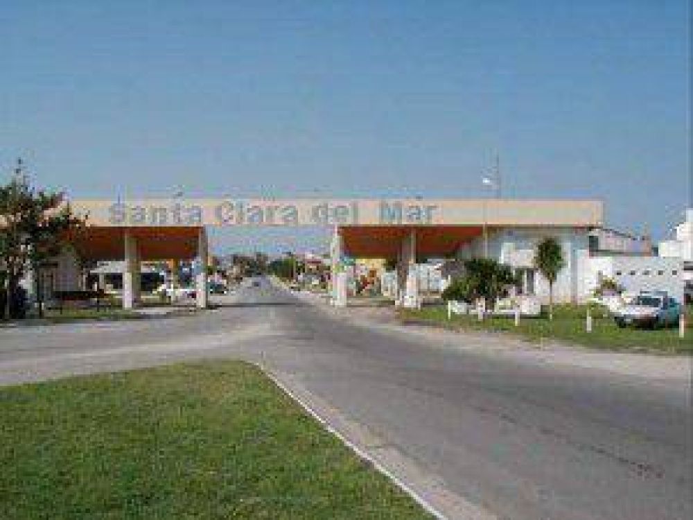 Tres personas perdieron la vida en un tr�gico accidente entre un cami�n una combi con pasajeros en la ruta Interbalnearia 11
