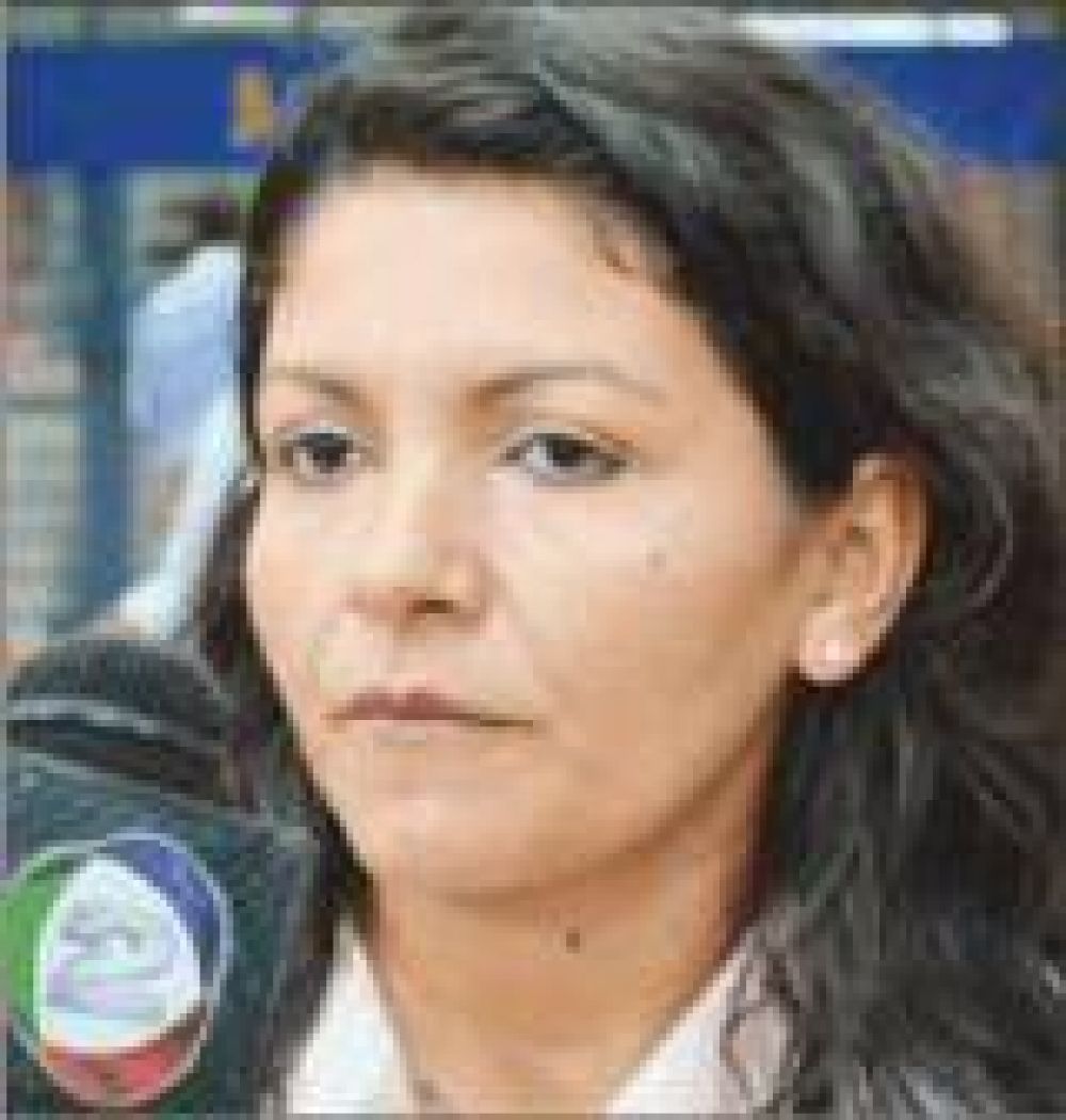 La intendenta de Profundidad, enojada con la EBY porque no construy� el asfalto