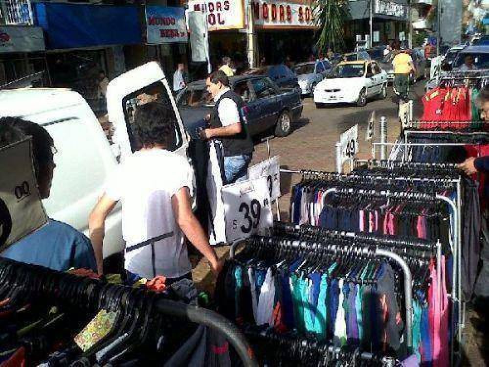 Comerciante denuncia ordenanzas contradictorias sobre el uso de las veredas