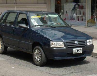 Algunos remiseros redondean a $10 la tarifa m�nima por falta de monedas
