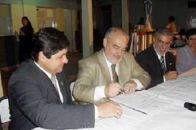 En obras educativas, sociales y pavimento, la Provincia invierte $6 millones en It� Ibat�