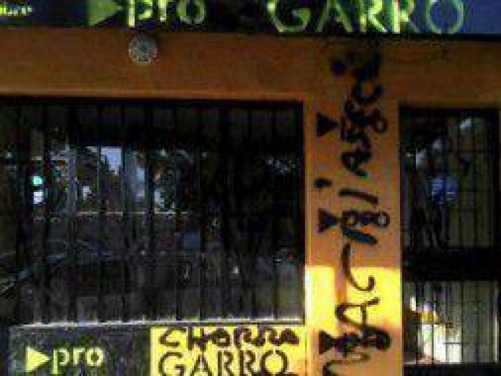 Atacan local partidario del PRO platense con pintadas agraviantes