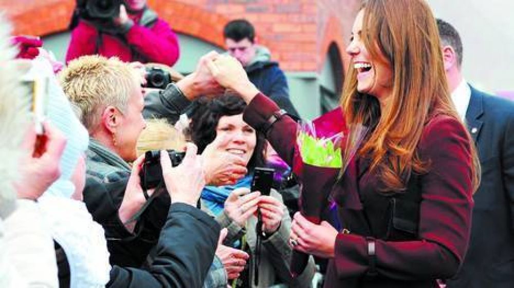 Por un descuido, Kate Middleton casi revela el sexo de su beb�