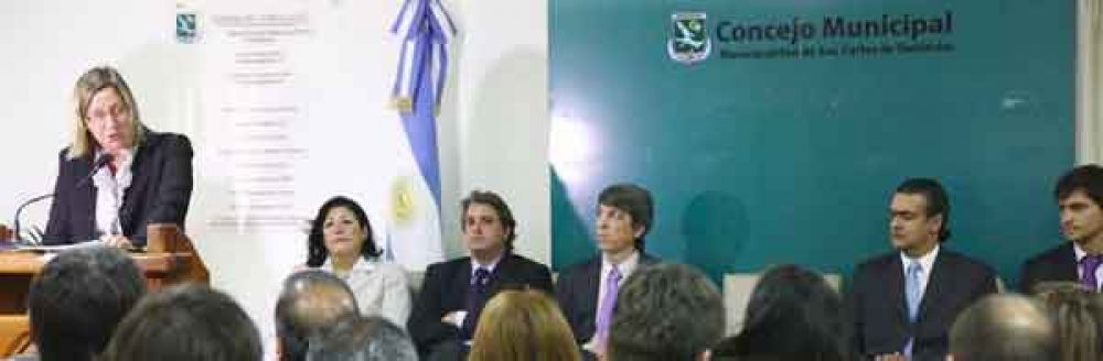 Martini: �no podemos permanecer encerrados en la trampa del asistencialismo y el reparto�