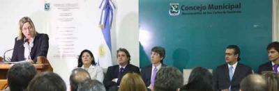Martini: �no podemos permanecer encerrados en la trampa del asistencialismo y el reparto�