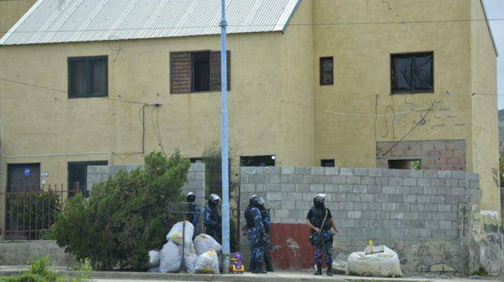 Desalojan la �ltima casa usurpada por la familia Nieves en las 1311