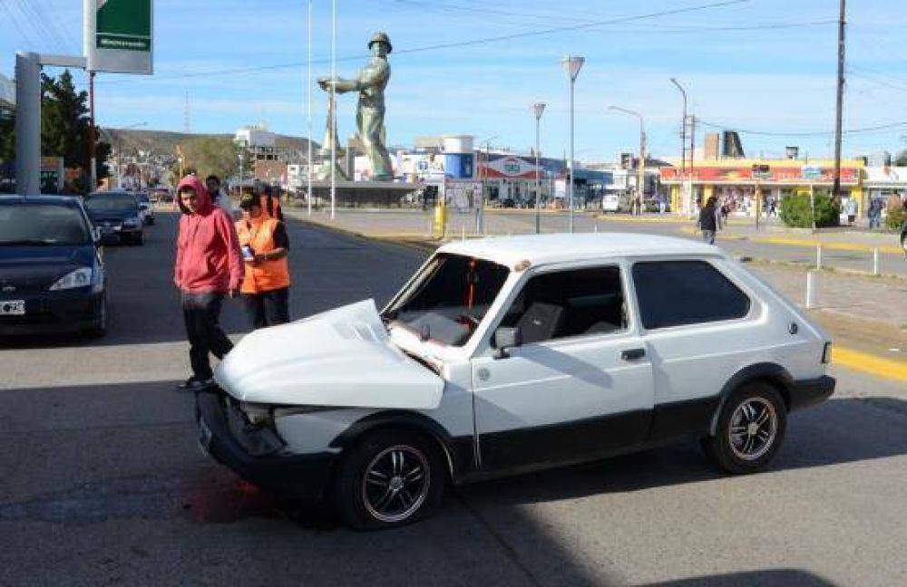 Choc�, cruz� el boulevard y qued� del otro lado de la avenida