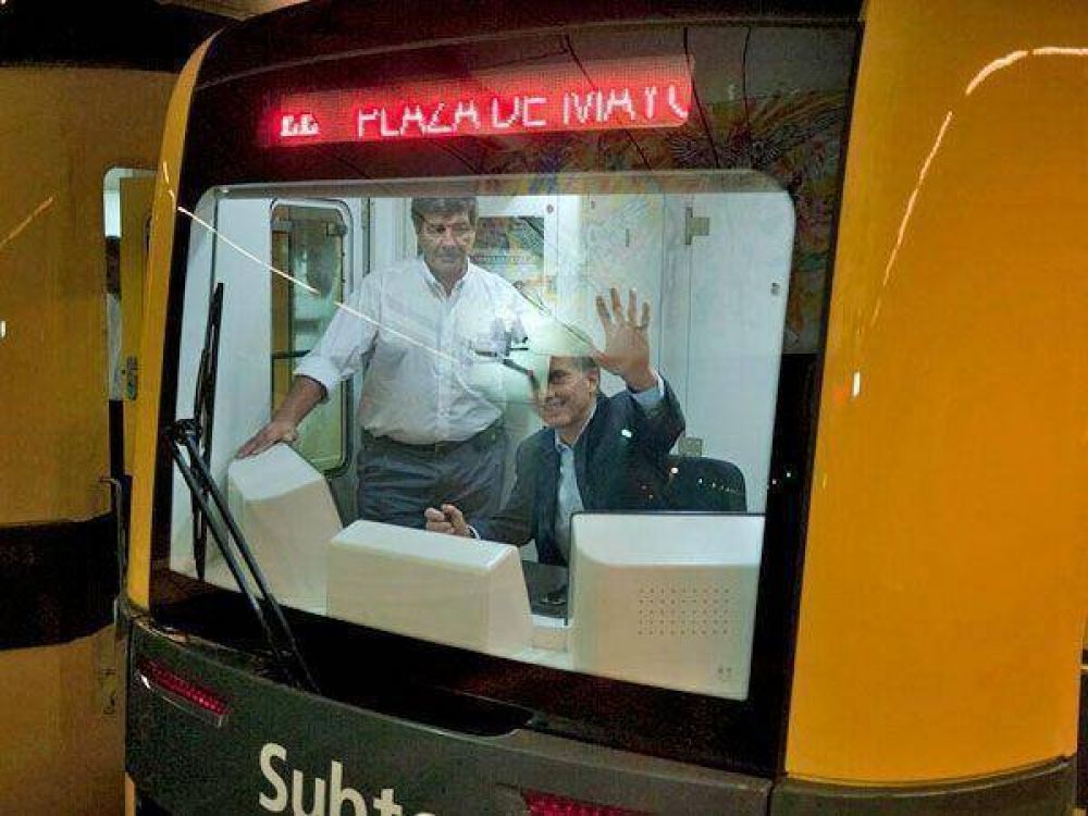 Macri admiti� que los vagones nuevos pueden necesitar "alg�n ajuste m�s"