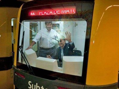 Macri admiti� que los vagones nuevos pueden necesitar "alg�n ajuste m�s"