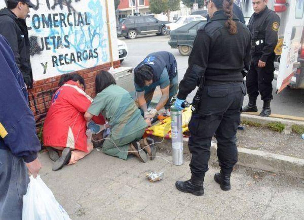 Hombre de 79 a�os muri� de un infarto en una garita de colectivos