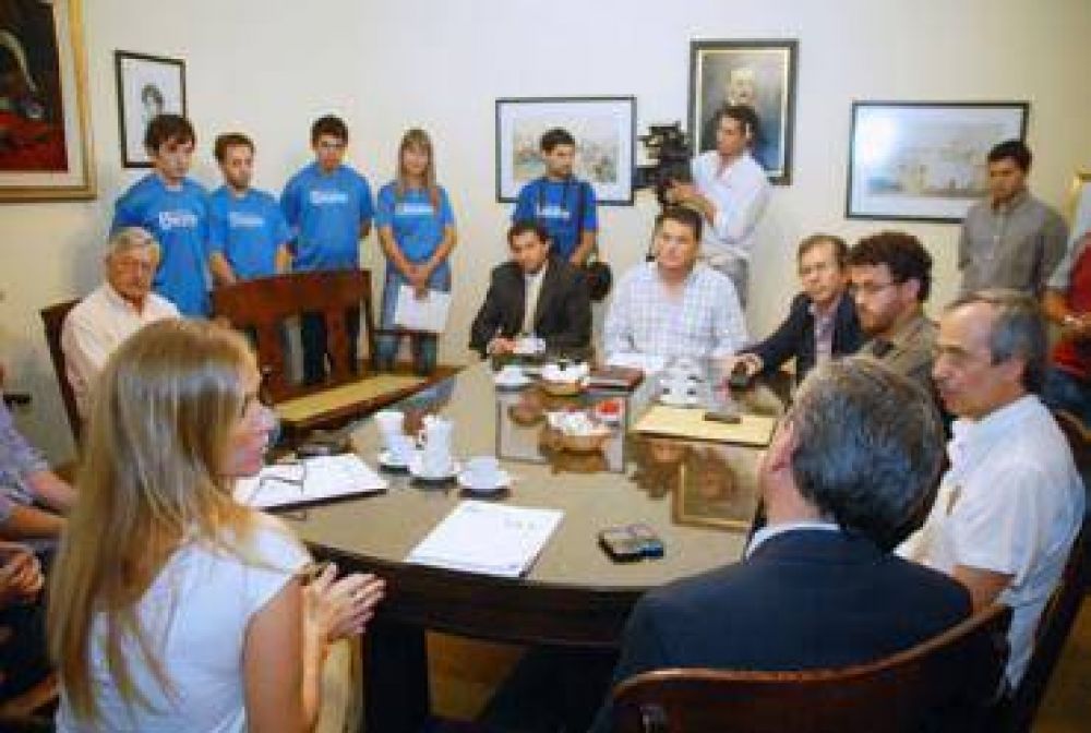 El becario m�vil brind� informaci�n en las facultades