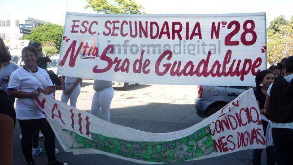 Paran�: responsabilizan a empresa por no terminar trabajos en escuela	 
