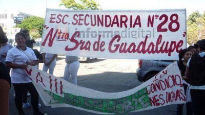 Paran�: responsabilizan a empresa por no terminar trabajos en escuela	 