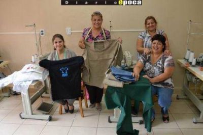 Mujeres sin�nimo de esfuerzo en la Cooperativa textil Elefante Negro