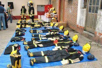 El ministro Vald�s entreg� importante equipamiento adquirido para la Unidad Especial de Bomberos