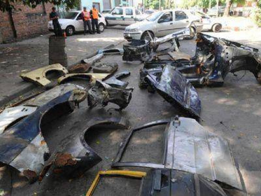 DEMANTELAN DESARMADERO: SECUESTRARON AUTOPARTES Y VEH�CULOS ROBADOS