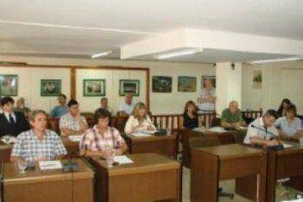 Esc�ndalo en Pinamar: Multan a concejales por no ir a trabajar