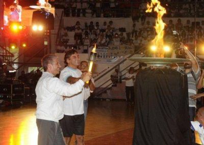 Encendi� la llama de los Juegos Intercolegiales Integraci�n y Amistad 2013