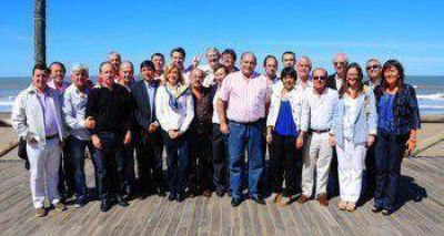Cristina "lo hizo": Larraburu y Feli� en la misma foto