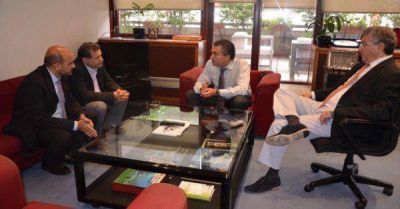 Beder Herrera se reuni� con autoridades de la Comisi�n Nacional de Valores