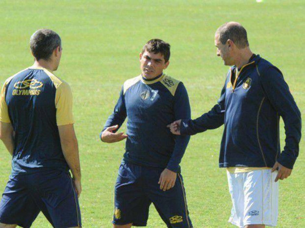 Central: Medina quiere jugar pero sigue con dolor y todav�a la tiene dif�cil