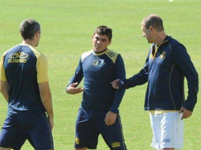 Central: Medina quiere jugar pero sigue con dolor y todav�a la tiene dif�cil